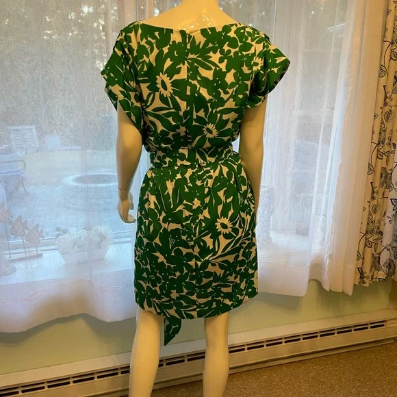 Green and White cocktail dress. Size 8. - Picture 3 of 5